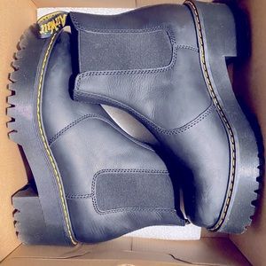 New in box Dr Martens Rometty Blk Chelsea boot 9US wm